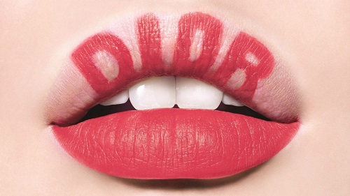 Son dưỡng Dior Addict Lip Glow có chất son dày, mềm mịn